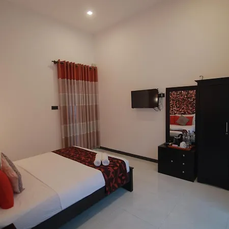 D Plus B&B Negombo-2